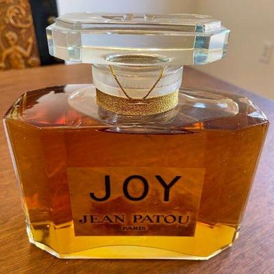 Lot 016-K: Joy Oversized Factice Perfume Bottle

Description: 
â€¢	An oversized glass bottle used for store display purposes
â€¢...