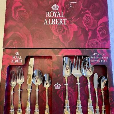 Lot 037-K: Royal Albert Flatware

Description: 
â€¢	In original packaging, 45 pieces â€“ serves 8
â€¢	Stainless-steel


Condition: New...