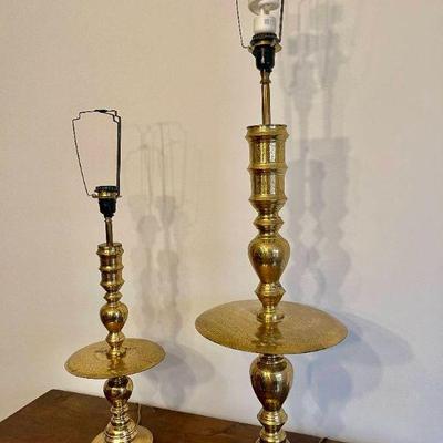 Lot 011-LR: Pair of Large MC Brass Table Lamps

Description: 
This non-matching pair of brass table lamps with drum-style lampshades...