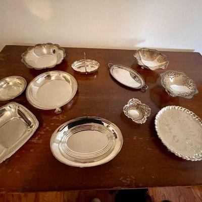 Lot 067-P: Silver-Plate Lot #2

Description: An elegant assortment of silver-plate bowls, platters, trays and dishes.


Reference...