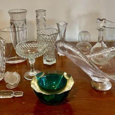 Lot 027-P: Glassware Lot  

Includes: 20 pieces of various lead, crystal, and glass

Dimensions: Tallest vase pictured is 12â€H. Bowl is...