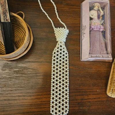 Faux Pearl Necklace Tie
