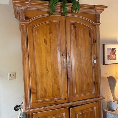 Country armoire 