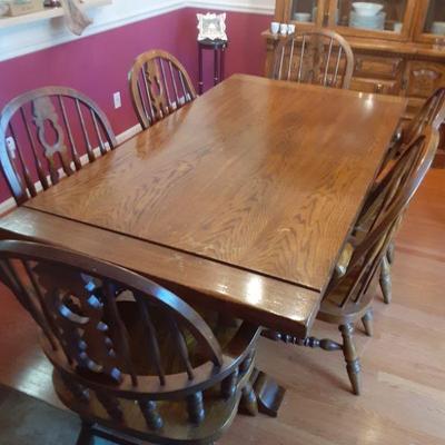 Dining table, chairs with 2 leaves
