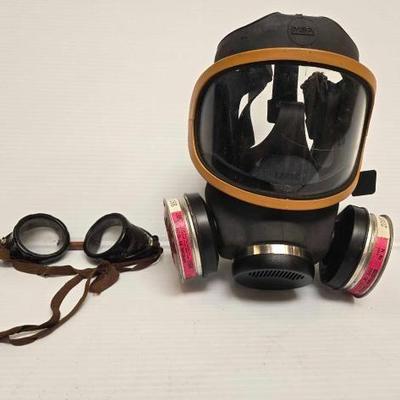 #4020 â€¢ Vintage Goggles and Gas Mask
