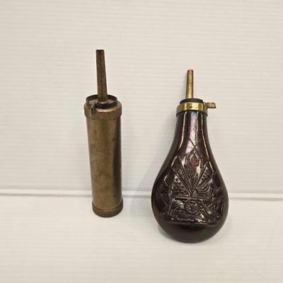 #4052 â€¢ 2 Gun Powder Flasks
