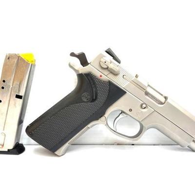 #410 â€¢ Smith & Wesson 4006 40 S&W Semi Auto Pistol
