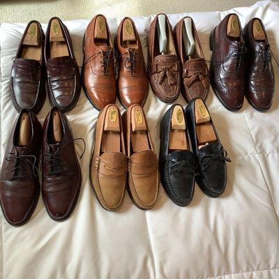 Mens dress shoes, leather with stretchers