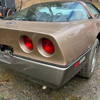 1985 Corvette - Has Title needs repaired pic 2