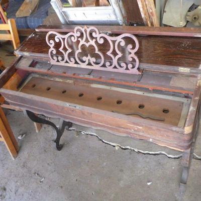 B. Shoninger portable piano - shell only 