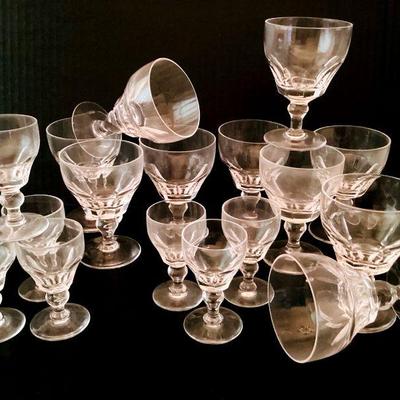 ELDA903 Stuart Vintage Cordial & Liquor Glasses	10 liquor glasses, 7 cordial glasses
