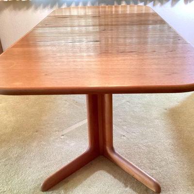 ELDA905 Gudme Mobelfabrik Teak Extendable Dining Table	Mid-Century Modern Danish dining table with two leaves. Â Overall good condition,...