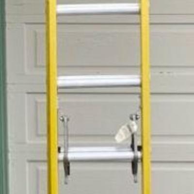 ELDA220 Louisville 16â€™ Ladder	Yellow ladder that can extend to 16 feet. Can hold up to 250lbs max.Â 
