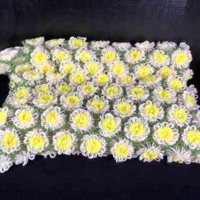 ELDA223 Vintage Hand Crochet Daisy Florette Throw	Hand crochet of daisies.Â  Approximately 49" x 67"
