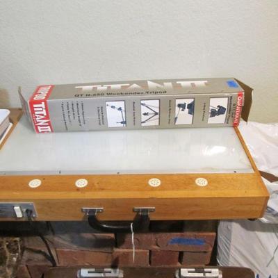 Vintage light box, needs new bulbs