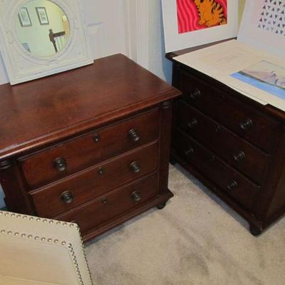 Durham furniture nightstands pair. (Matching king-size bed & wardrobe available)
