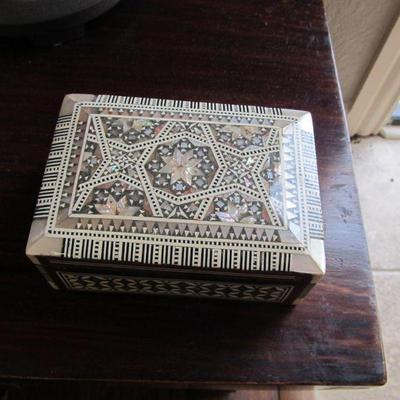 Mother of pearl jewelry or trinket box