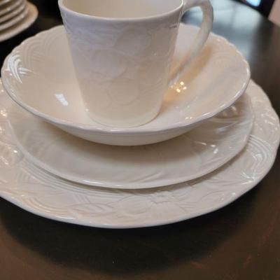 Mikasa Dish Set - Flower Basket White