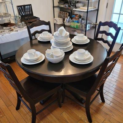 4 Chair Dining Table w/1 Leaf