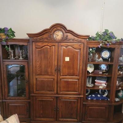 Oak Furniture West Entertainment Center (5 Pieces)