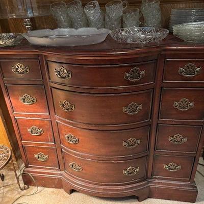 Duncan Phyfe style chest