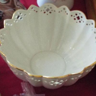 LENOX SCALLOPED EDGE AND CUT OUT BOWL
