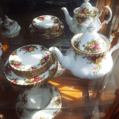 ROYAL ALBERT "OLD COUNTRY ROSE" TEASET