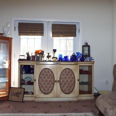 MID CENTURY BLONDE PAINTED WOOD WITH TUFTED VINYL OVAL PANELS CONSOLE