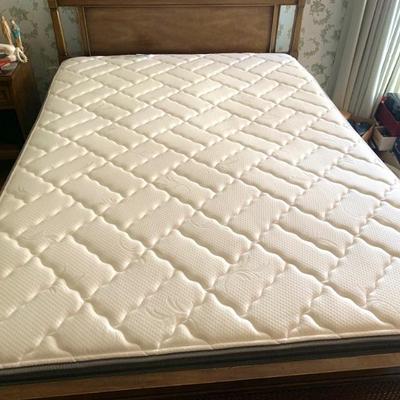 Very clean full-size mattress and boxspring