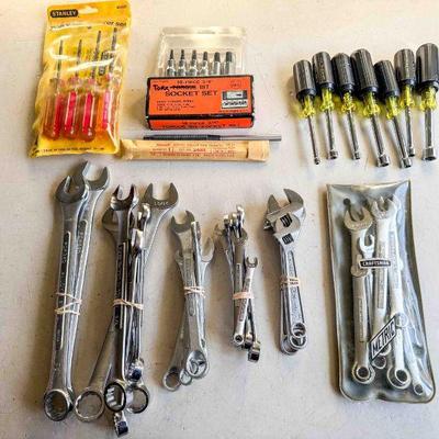 (lot) Craftsman USA Imperial and Metric Wrench sets, 3 crescent wrenches, Klein nut driver set, Torx wrench sets, Excellent