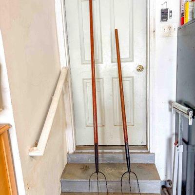 (lot) 3-Tine Hay Rakes 84â€ and 65â€ sizes, Good+