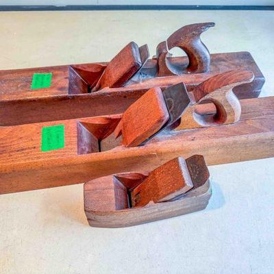 (lot) (2) 22â€ Jointer Planes: R.W. Maccubbin, and P. Chapin; (1) 7 5/8 Smooth Plane R.W. Maccubbin, Good