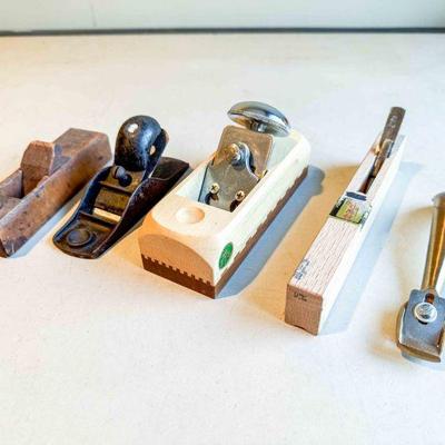 (lot) 3 block planes: ECE wood, one Unkn, one Japanese 9mm hollow, one no blade, and Palm tool, Good