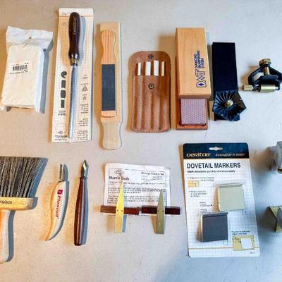 (lot) Veritas Sharpening Jig, DMT Diamond Stone, Ceramic files, leather strop, Dovetail markers, dovetail saw guides, Veritas burnisher,...