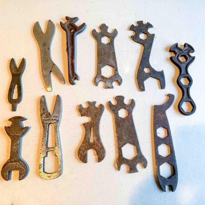 lot of 11 multi-Wrenches, various styles and makers, Fair to Good