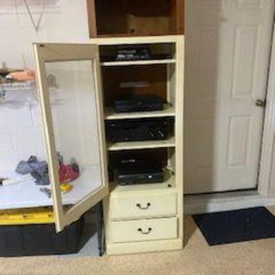 ADJUSTABLE SHELVES
