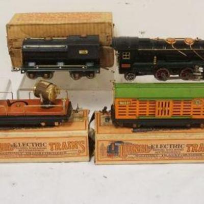 1070	LIONEL TRAIN O GAUGE #260 E ENGINE AND TENDER WITH 4 CARS. #812, #813, #817 AND #820, SOME WITH BOXES
