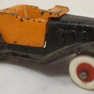 1231	ANTIQUE CAST IRON TOY CAR, APPROXIMATELY 5 IN X 2 IN H
