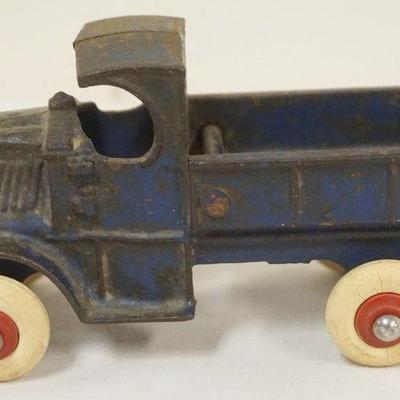 1227	ANTIQUE CAST IRON TOY  TRUCK, APPROXIMATELY 4 1/2 IN X 2 1/2 IN H
