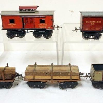 1043	IVES TRAIN O GAUGE  GROUP OF 5 CARS, #67 CABOOSE, BALTIMORE & OHIO, #63 N.Y.C. & HR

