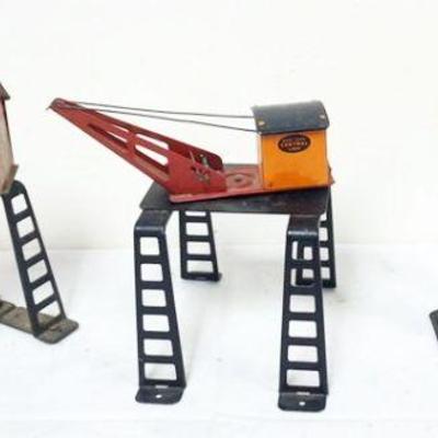 1216	MARX O GAUGE TRAIN 2 CRANES AND 2 TELEGRAPH TOWERS
