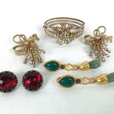 BIHY213 Sara Covington, Givenchy & More Vintage Pieces	Sara Covington Bracelet with matching earrings. A pair of Leslie Block earrings....