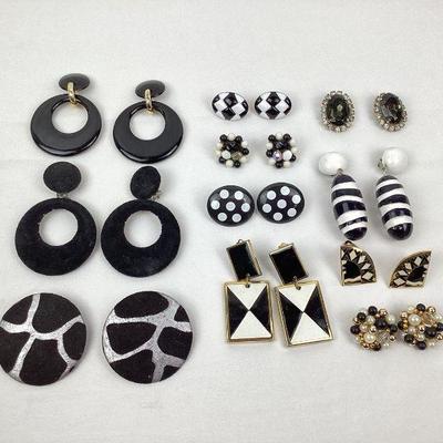 BIHY104 1980's And Older Vintage Jewelry	In assortment of vintage 1980s black and white themed costume jewelry earrings. 11 pairs of...