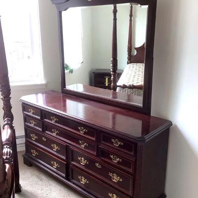 RUVE201 Bassett Federal Style Dresser With Mirror	Federal style dresser with mirror made by Bassett Furniture Company. The mirror has a...