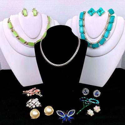 BIHY901 Vintage Jewelry By Coro Lisner & Weiss	Torquise necklace and earring set Lisner, yellow necklace & earring set by Coro,...