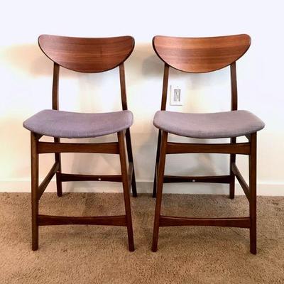 RUVE206 Mid Century Design Counter Stools	They have like a walnut finish, curved backing and seat.Â 
