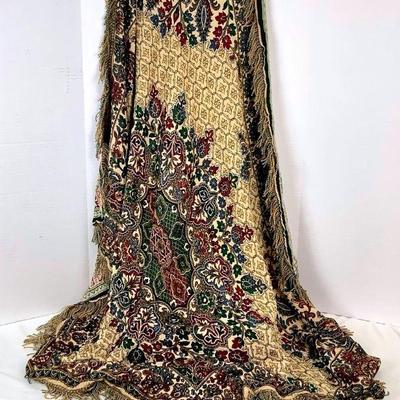 BIHY217 Victorian Tache Silk Thread Throw	Vintage Silk throw/blanket with very bright colors and great condition.
