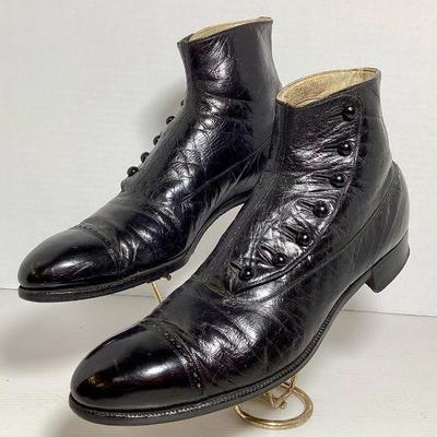 BIHY108 Antique Edwin Capp, Gentlemen's Leather Dress Shoes	Very nice, well kept, early 1900's men's formal, high button, dress shoes.Â 
