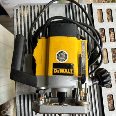 DeWalt plunge router