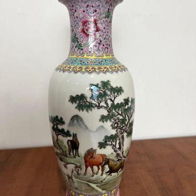 Exquisite Chinese Famille Rose Horse Design Vase